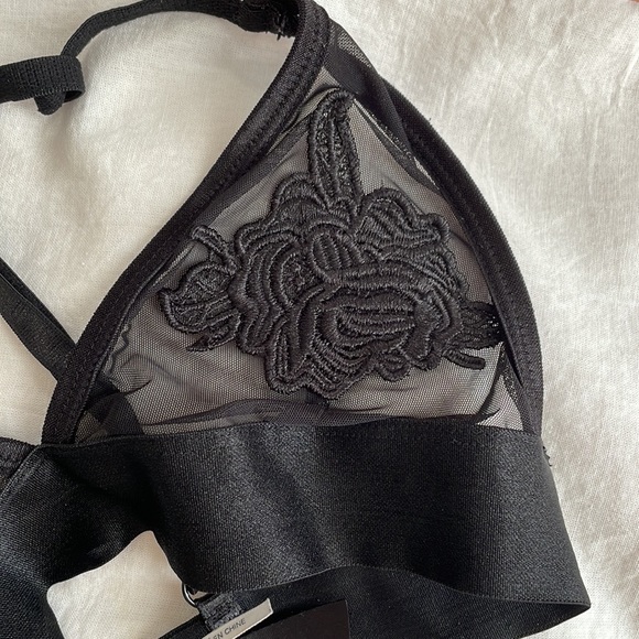 Kimchi Blue Urban Outfitters Black Sheer Triangle Bralette Flower Cover- Medium - Picture 3 of 6